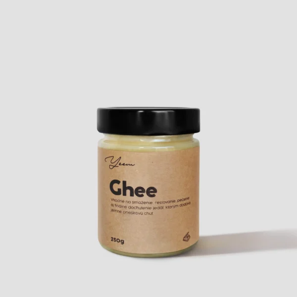 Yeem_ghee Yeem Ghee prepustené maslo v pohári s jemne orieškovou farbou